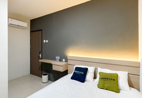 Bedroom Urbanview Daily Guest House Pasteur Bandung