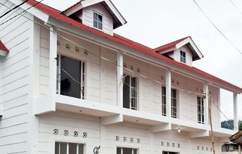 Luar Bangunan 4 RedDoorz Syariah Bhumi Homestay Dieng near Telaga Menjeran