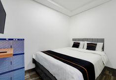 Bedroom 3 Capital O 94914 Kemayoran Guest House