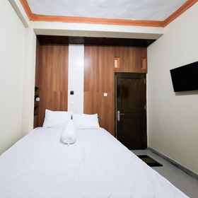 Bedroom1Amore Guesthouse Syariah Mitra RedDoorz，Lapangan Kaliasem Wonosobo balon udara飯店