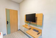 Bedroom 3 RedDoorz Plus Ciapus Bogor