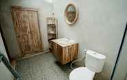 Toilet Kamar 6 Angseri Villas