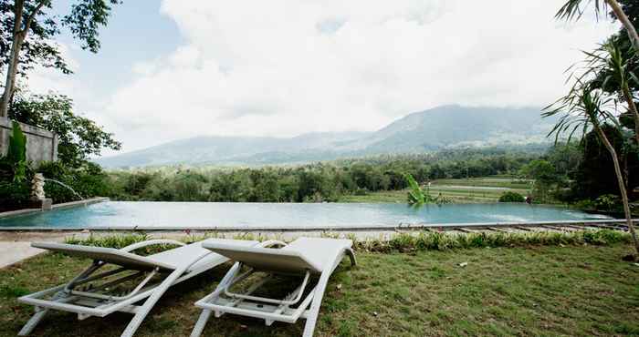 Kolam Renang Angseri Villas