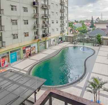 Swimming Pool 2 RedLiving Apartemen The Suites Metro - King Property Tower C