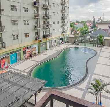 Kolam Renang 2 RedLiving Apartemen The Suites Metro - King Property Tower C