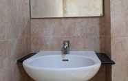 Toilet Kamar 3 The Amora Classic & Aesthetic Villa