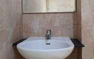 In-room Bathroom 3 The Amora Classic & Aesthetic Villa