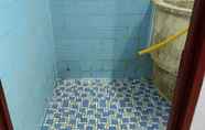 Phòng tắm bên trong 7 Homestay D'Aisyah