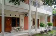 Bangunan 4 Teratai Guesthouse Mitra RedDoorz near Tugu Yogyakarta