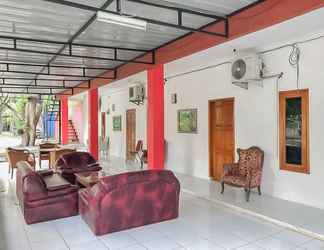 Lobi 2 Rumah Panggung Guest House Syariah Mitra RedDoorz