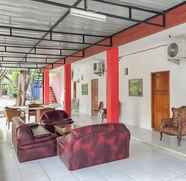 Lobi 4 Rumah Panggung Guest House Syariah Mitra RedDoorz