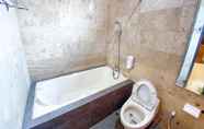 In-room Bathroom 2 Ubu Villa Flamboyan
