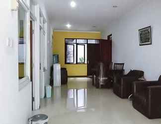 Sảnh chờ 2 Aimer Guest House Syariah Mitra RedDoorz