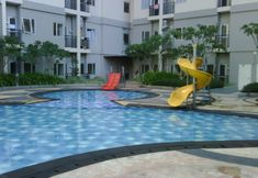 Swimming Pool 7 Homey and Modern 1BR at Maple Park Sunter Apartment By Travelio