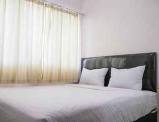 Kamar Tidur 2 Homey and Modern 1BR at Maple Park Sunter Apartment By Travelio