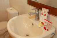 In-room Bathroom OYO Life 92745 The Margo Monthly Stay