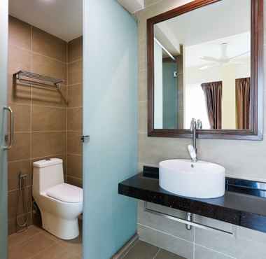 In-room Bathroom 2 OYO 90857 Hotel Kong Jing