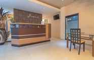 Lobby 3 RedDoorz Plus near Sepinggan Airport 3 Balikpapan