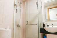 In-room Bathroom Elegant and Strategic 1BR The Mansion Kemayoran Apartment near JIEXPO By Travelio
