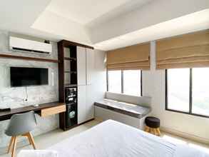 Bilik Tidur 4 Comfy and Minimalist Studio at Pollux Chadstone Apartment By Travelio