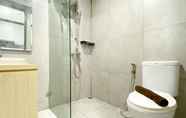 In-room Bathroom 4 Comfy and Minimalist Studio at Pollux Chadstone Apartment By Travelio