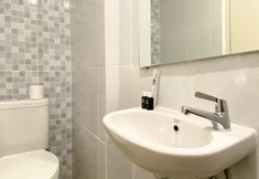 客室内バスルーム 4 Studio Furnished with Sofa Bed at Tokyo Riverside PIK 2 Apartment By Travelio