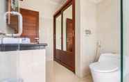 In-room Bathroom 7 Jenna Residence Denpasar