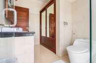 In-room Bathroom Jenna Residence Denpasar