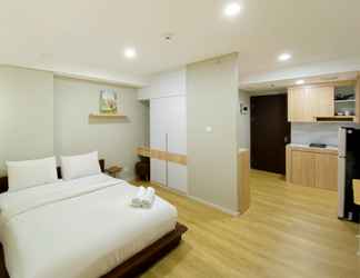 ห้องนอน 2 Warm and Spacious Studio Daan Mogot City Apartment By Travelio