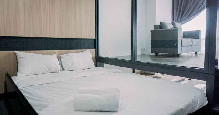 Kamar Tidur Homey and Wonderful Studio The Smith Alam Sutera Apartment By Travelio