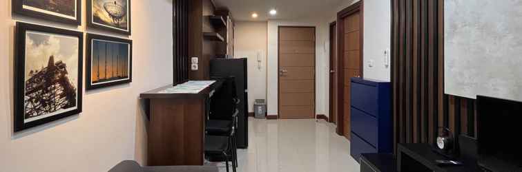 Lobby Cozy and Warm 2BR Vida View Makassar Apartment By Travelio