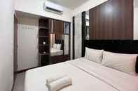 Kamar Tidur Cozy and Warm 2BR Vida View Makassar Apartment By Travelio