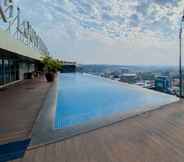 Swimming Pool 6 Comfy and Nice Studio Apartment Warhol Residences By Travelio