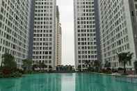 Kolam Renang Strategic and Gorgeous Studio Apartment M-Town Residence By Travelio