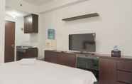 Kamar Tidur 4 Restful and Modern Look Studio Transpark Cibubur Apartment By Travelio