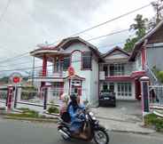 Exterior 3 Rumah Umi