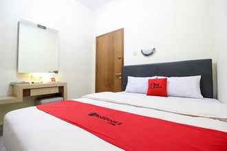 Lainnya 4 RedDoorz Plus near Stadion Mandala Krida