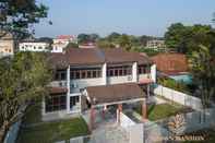 Luar Bangunan Brown Mansion -  Near Adventist Hospital 