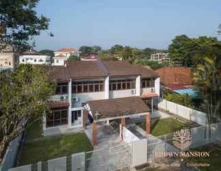 Exterior 2 Brown Mansion -  Near Adventist Hospital 