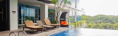 Kolam Renang 2 Highest Value Studio Apartment @ Brooklyn Alam Sutera By Travelio