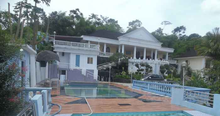 Kolam Renang Villa Hidian