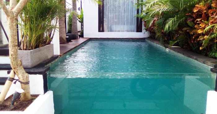 Swimming Pool Escotel Jalak Guest House