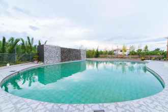 Swimming Pool 4 RedDoorz Premium near Health Centrum Banica