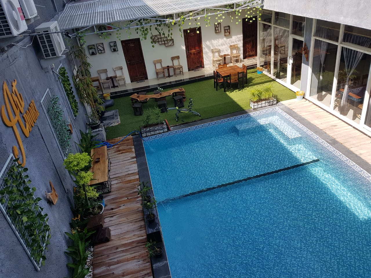 Swimming Pool Art Doorz Homestay Istana Gandrung