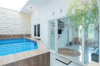 Kolam Renang Villa Azkia 4 bedroom Private Pool