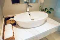 Phòng tắm bên trong CD Hotel Bac Ninh