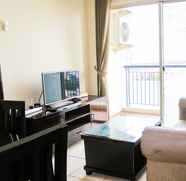 Common Space 3 Comfy City Home 2BR at MOI Apartment By Travelio