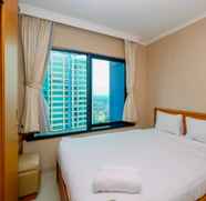 Kamar Tidur 3 Stylish 2BR at Hampton's Park Apartment By Travelio