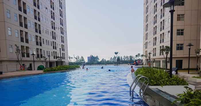 Kolam Renang Comfy and Cozy Studio Apartment at Ayodhya Residences By Travelio 