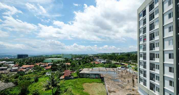 Sảnh chờ Elegant and Cozy Studio at Apartment Bogorienze Resort By Travelio